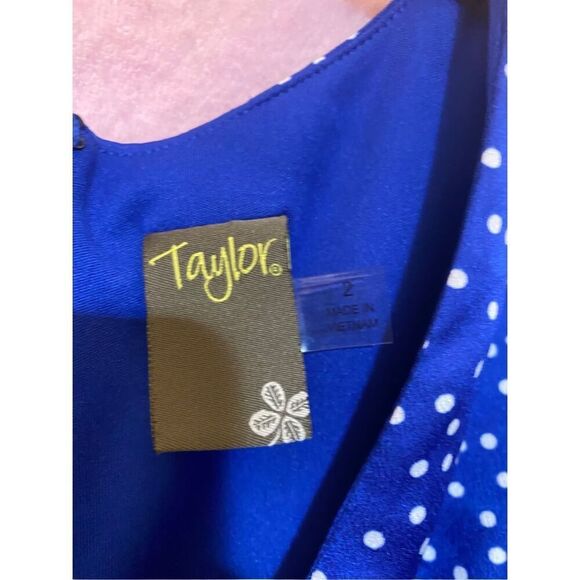 Taylor Woman’s Elbow Tie Sleeve V Neck Smocked Waist Size Small - Picture 4 of 4